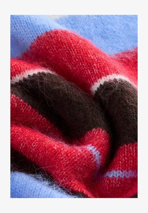 Tkanina z mieszanki wełny ma czerwone, niebieskie i brązowe paski o miękkiej, puszystej fakturze oraz wyraźny wzór o różnej grubości i kolorach.