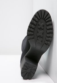 Vagabond Botines con plataforma - black