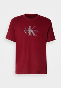 - T-shirt z nadrukiem