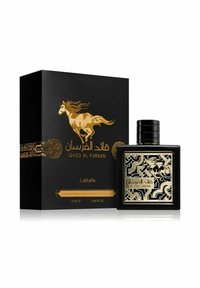 Sort kasse med gyldne accenter præsenterer et galoperende heste-design. Gennemsigtig glasflaske med geometriske mønstre, sort låg. 90 ml Eau de Parfum.