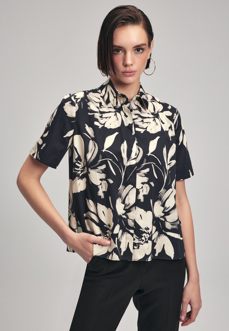 adL SLITTED  - Camicia - printed black
