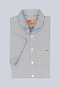 Weißes Hemd mit einem schwarzen geometrischen Muster, Button-down-Kragen und einer Tasche. Das Etikett trägt die Aufschrift "emilio adani" und hat eine orangefarbene Akzentuierung. Normale Passform.