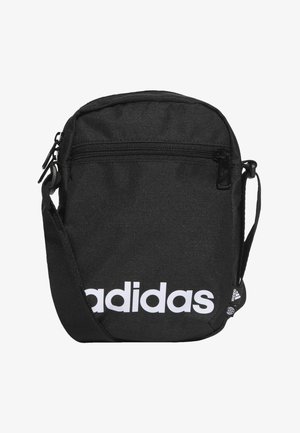 Borsa a tracolla nera in tessuto con chiusura a zip, caratterizzata da un grande logo bianco "adidas" e tracolla regolabile. Forma rettangolare compatta.