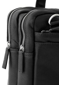 LUCLEON CALIFORNIA - Attachetasker - black