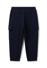 Námořnické modré tepláky s elasticým pasem a manžetami, se dvěma bočními kapsami na cargo s klopami.