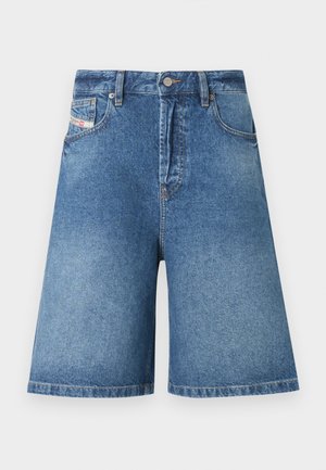 Højtaljede blå denimshorts med forreste knap, lynlås, bæltestropper og design med fem lommer, vist på hvid baggrund.