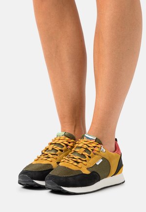 ONLY SHOES, Baskets basses - dark yellow