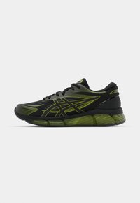 Unselected, black/green apple