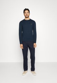 Lyle & Scott CREW NECK JUMPER - Svetr - ink blue