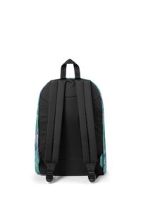 Mochila negra con patrón floral en los bordes, respaldo acolchado, correas ajustables y un asa en la parte superior. Hecha de un tejido duradero.