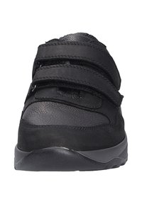 Sneaker neri con punta arrotondata, tre cinturini in velcro e tomaia in pelle textured con suola imbottita per un comfort ottimale.