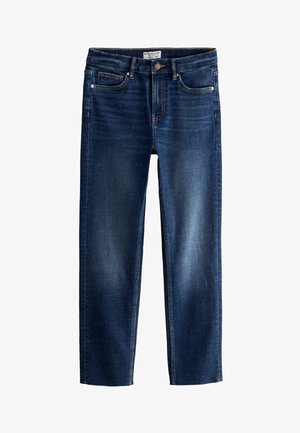 Jean en denim bleu nuit avec une coupe slim décontractée, doté de cinq poches, d'un bouton de fermeture, et d'un léger délavage sur les cuisses.