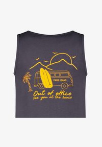 Grijze crop top met gele grafische print van een busje, surfplanken, palmboom, bergen, zon en tekst "Out of office, zie je op het strand."