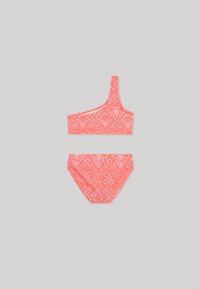 Koralo rožinė dviejų dalių bikini maudymosi kostiumėlis su viena petneša ir geometrinėmis baltomis gėlėmis ant šviesiai pilkos fono.