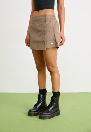 Nike Sportswear SKORT - Mini skirt - mink brown