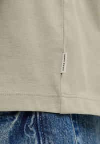 Jack & Jones JJEORGANIC BASIC TEE SS O-NECK NOOS - T-Shirt basic - seagrass