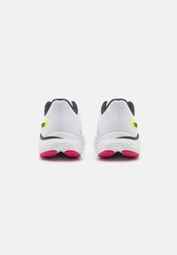 New Balance FRESH FOAM X EVOZ V3 biały