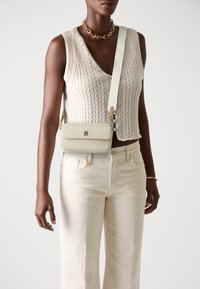 Tommy Hilfiger DISTINCT CAMERA BAG - Cross body bag - classic beige