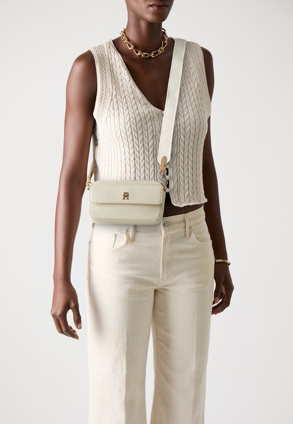 DISTINCT CAMERA BAG - Cross body bag - classic beige