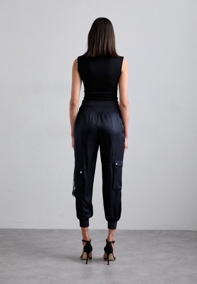 Cinq à Sept HARMONY PANT - Kargopüksid - navy