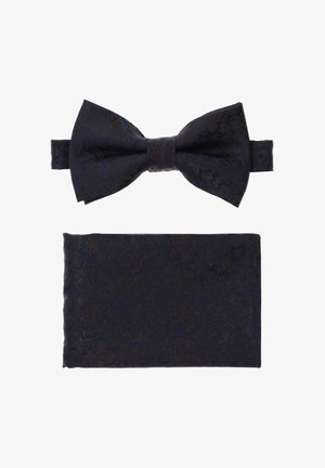 Granatowa mucha i pasująca poszetka z delikatnym kwiatowym wzorem na białym tle.