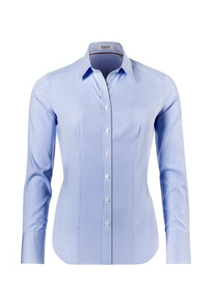 Camicia a righe blu e bianche con bottoni, maniche lunghe, colletto a punta e design aderente; realizzata in tessuto liscio con una leggera texture.