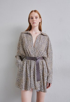 Norma Kamali SUPER OVERSIZED SHIRT FLARED MINI DRESS - Φόρεμα πουκάμισο - multi-coloured