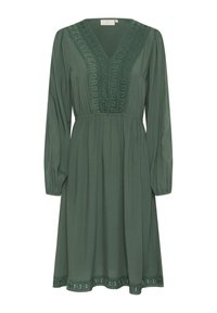 Zelena haljina od mekog materijala s dugim rukavima, V-izrezom i dekorativnom čipkastom detaljnom uzduž prsa i rubova.