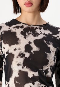 Object OBJMONTANA  - Tops ar garām piedurknēm - black