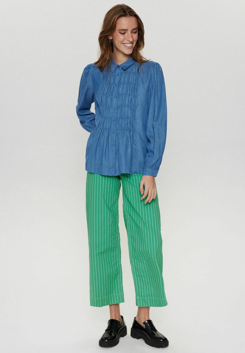 Numph Overhemdblouse lichtblauw