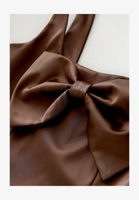 Non sélectionné, chocolate brown satin
