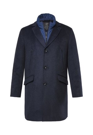 Tmavě modrý vlněný kabát s texturovaným povrchem, velkými klopami, třemi knoflíky vpředu a dvěma bočními kapsami. Vnitřní límec podšitý modrým nylonem.