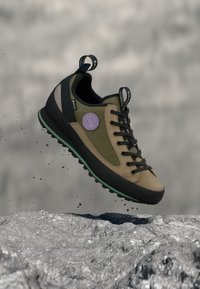 Επιλέχθηκε, light brown/olive