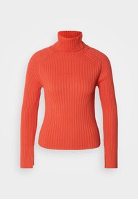 Pull à col roulé à manches longues côtelé de couleur corail vif avec une silhouette ajustée et des poignets fendus sur un fond uni.