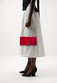 Pinko - HORIZONTAL FLAT - Handbag - red Thumbnail Image 1