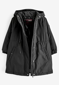 Manteau noir matelassé avec une capuche, doté de fermetures éclair et boutons-pression, poignets élastiques et deux poches avant avec cordons de serrage. Texture lisse.