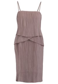 Robe midi plissée mauve avec fines bretelles et détail de peplum asymétrique superposé à la taille.