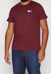 Tommy Jeans Jednoduché tričko - bordeaux