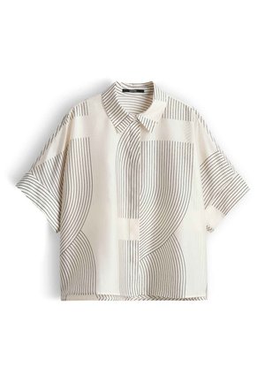 Wit overhemd met korte mouwen met zwarte verticale en gebogen dunne strepen die geometrische patronen vormen.