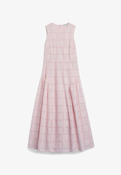 Světlé růžové šaty bez rukávů se čtvercovým vzorem výřezů, rozevlátým spodním lemem a zipovým zapínáním na zádech. Vyrobeny z texturované tkaniny.