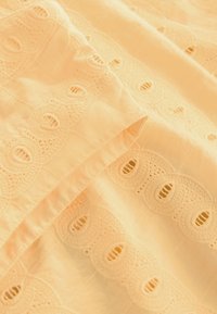 Next REGULAR FIT - BRODERIE - Weste - yellow