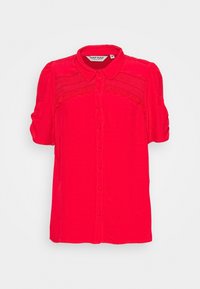 Blusa rossa a maniche corte con colletto, caratterizzata da dettagli in pizzo sul petto e chiusura con bottoni frontali. Tessuto morbido e vestibilità comoda.
