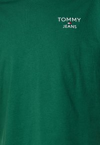 Tommy Jeans TEE - Pamata T-krekls - court green