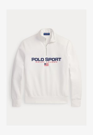 Baltas megztinis-puloveris su ketvirčio užtrauktuku, puoštas dideliu "POLO SPORT" logotipu tamsiai mėlyna ir raudona spalvomis bei mažu Amerikos vėliavos detalės elementu.