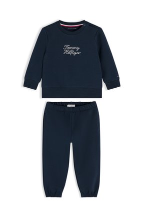 Ciemnoniebieska bluza dla malucha z napisem "Tommy Hilfiger" oraz pasujące spodnie z elastycznym pasem, oba z prążkowanymi ściągaczami.