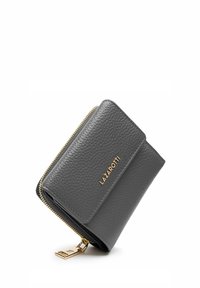 Graue Lederbörse mit einer strukturierten Oberfläche, ausgestattet mit einem goldenen Reißverschluss, geprägtem Logo und einem Klappenverschluss. Sicher und kompakt im Design.