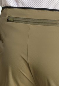 adidas Terrex XPERIOR LIGHT - Donji dijelovi trenirke - olive strata