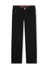 Pantalons en denim noir à jambes droites, avec une ceinture arborant un logo rouge, une fermeture à bouton argenté et un design classique à cinq poches.