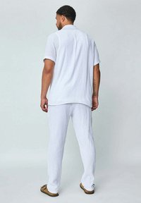 FRILIVIN ENSEMBLE - Pantalon classique - blanc