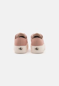 Calvin Klein Jeans FLATFORM ESSENTIAL MONO - Sneaker low - cafe creme